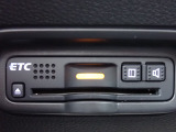 ■【ETC車載器】が装備されています。セットアップをしてお渡しとなり、ETCカードを差し込むだけで高速道路の利用が可能です。
