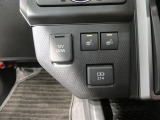 【快適装備】運転席と助手席のシートヒーターに加え、スマホの充電に便利なUSBや12V電源がまとまっています。寒い季節のドライブも快適にお過ごしいただけます。