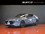 中古車専門再生工場にて熟練専任スタッフが丁寧に清掃、仕上げを実施しております。また、お客様に安心してご検討いただける様、公取協が定める基準に基づき車両検査を実施し、車両状態評価証を発行しております。