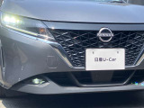 配光特性に優れ路肩まで明るく照らすLEDライトを採用