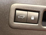 【パワーバックドア】スマートキーや運転席のボタンを押すだけでリアゲートが自動で開閉します!荷物を持っている時や、高い位置にあるバックドアを閉める際に便利な機能です♪