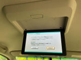 【フリップダウンモニター】大画面モニターで後席でもエンタメをお楽しみいただけます。小さなお子様にも大人気の装備です♪