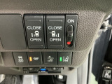 【両側パワースライドドア】です。リモコンや運転席のスイッチ操作で楽々自動開閉。
