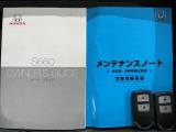 スマートキーは鍵をバッグに入れたままでもドアロックの開閉やエンジンのON・OFFができます。夜間や雨の日も鍵を探さなくて良いので便利です。