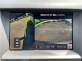 前後のセンサーで近くの人・物を感知してナビ画面と警告音でドライバーに伝えます。