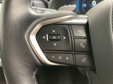 運転中、オーディオの操作をしてて、ハッとしたことはありませんか?ステアリングスイッチは、運転中でもハンドルでオーディオの操作が可能です。安全なドライブをサポートします。