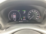 マルチインフォメーションディスプレイです。燃費や走行距離が分かり、半ドアなど車に異常がある際に警告してくれます。