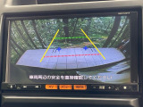 【バックカメラ】駐車時に後方がリアルタイム映像で確認できます。大型商業施設や立体駐車場での駐車時や、夜間のバック時に大活躍!