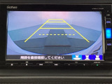 バックでの車庫入れも安心です!リアカメラが付いているバックモニター付のナビを装備しております。操作線もついており距離感も画面から確認できます。