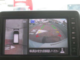 アラウンドビューモニター(車両を上から見たように表示)装着で車庫入れをサポート