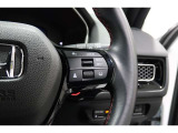 Hondaセンシングの機能のひとつ、アダプティブクルーズコントロール付!アクセルから足を離しても設定したスピードと前車との車間を保ち走行してくれます!車線維持もアシスト☆高速道路で疲労軽減ですね☆