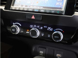 【オートエアコン】温度を設定すれば自動で快適な車内温度を保ちます。エアコン内部の高性能脱臭フィルターで車内のアレルゲンや花粉を除去。