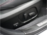 電動シートを装備。お客様に安全に運転頂けるよう座席の位置、座面の上げ下げやリクライニングの加減も細やかな設定を可能にしました