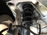 お車を安心してお乗りいただく為には、足回りの定期点検が欠かせません。サービスサポート(有償保証)では無料点検もご提供しており、安心のカーライフをお過ごしいただけるサポート体制が整っています。