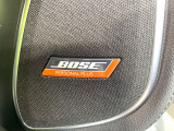 【BOSEサウンドシステム】メーカーオプションの高品位サウンドシステムを搭載。専用のチューニングが施された大小様々なスピーカーから良質なサウンドが奏でられ、臨場感あふれる音響空間を演出します。
