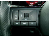 ハンドルスイッチで車両設定・オーディオの選曲や音量調整などが出来、安全性もアップ。