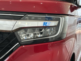 LEDヘッドライトは、点灯の瞬間から最大光量を発揮し、突然暗くなるトンネルなどでの安定感を高めます。