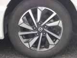 16インチアルミホイール!!格好良くてホイールがあなたの愛車をいっそう輝かせます☆