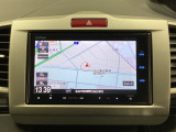 ナビゲーションは、フルセグTV対応のGathers純正メモリーナビを搭載しています。ナビに曲を記憶させるミュージックサーバー使用時は、別途SDカードが必要になります。