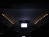 夜間に室内を照らしてくれるルームライトです