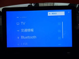 ディスプレイオーディオを装備。スマホとクルマをつなぐことで、これまでのナビに加えて、いろいろなサービスが楽しめます。