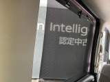 日射しをシャットアウトするロールサンシェードです