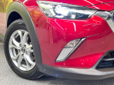 【LEDヘッドライト】悪天候や夜間走行時も良好な視界を確保し安心して運転できる高輝度LEDヘッドライトを装備!点灯速度が早く、消費電力も抑えられています。