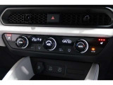 運転席と助手席の温度設定の変更が可能な左右独立タイプのデュアルエアコンです♪♪♪暑がりな人・寒がりな人も誰もが車内を快適にお過ごしいただけます♪♪♪