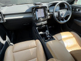 XC40 T4 AWD モメンタム 4WD 本革シート