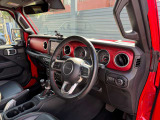 ステアリングを握ればJeepワールドが目の前に広がります!