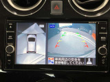 クルマを空から見たような映像が映る、アラウンドビューモニターで、車両周辺の安全確認も一目できます!小さなお子様や障害物も確認できるので、運転のしやすさだけでなく事故防止にも役立ち安心して駐車できます♪
