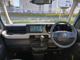 広々とした運転席周り!禁煙車です☆