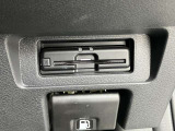 ETC車載器付きです♪高速道路をスイスイと通過!で、キャシュレス!クルマは料金所をノンストップで通過することができます☆