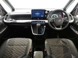 見通しのよいすっきりとした視界で、誰でも運転しやすいです。運転のしやすさは疲れにくさにも繋がりますよ♪