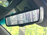 【デジタルインナーミラー】後席の大きな荷物や同乗者で後方が確認しづらい時でも安心!カメラが撮影した車両後方の映像をルームミラー内に表示。クリアな視界で状況の確認が可能です!
