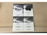 保証書・記録簿・取扱説明書と揃っていいます。キーの電池は新品にお取替えしてから納車させて頂きます。