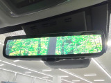 【デジタルインナーミラー】後席の大きな荷物や同乗者で後方が確認しづらい時でも安心!カメラが撮影した車両後方の映像をルームミラー内に表示。クリアな視界で状況の確認が可能です!