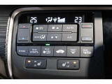運転席と助手席の温度設定の変更が可能な左右独立タイプのデュアルエアコンです♪♪♪暑がりな人・寒がりな人も誰もが車内を快適にお過ごしいただけます♪♪♪