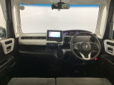 【前方視界】開放的な前方視界!運転がしやすく疲れにくいです♪窓が大きく、見通しがとっても良いおクルマですよ♪