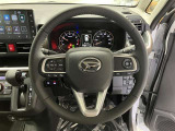 ステアリングから手を離さず、運転に集中したままオーディオ等の操作ができます。