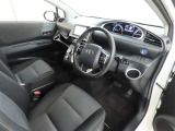シンプルで使いやすいデザインの運転席です。