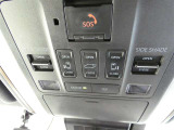 電動スライドドアのスイッチで車内からもスライドドアの開閉ができます。イージークローザー機能で半ドアになることも防止してくれます。