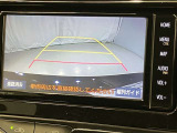 車庫入れや後方操作をサポート!苦手な駐車も安心のバックモニター付きです♪ガイド線も表示されますので、どこまで下がれば良いか目安にもなります☆