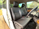 運転席シート廻りは使用感も少なく、良好な状態となっています。丁寧に使われていたことがよくわかりますね。
