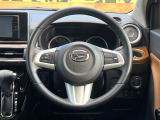 インテリアに合わせたデザインのステアリングは、運転される方のことも考え、運転しやすい形状、大きさです。是非一度、実際に触ってお確かめください。