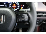 Hondaセンシングの機能のひとつ、アダプティブクルーズコントロール付!アクセルから足を離しても設定したスピードと前車との車間を保ち走行してくれます!車線維持もアシスト☆高速道路で疲労軽減ですね☆