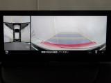 狭い場所での駐車やすれ違いなどでより的確な運転操作に役立つ360&deg;ビューモニターが装備されています。