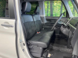 運転席まわりには十分なスペースがあり、大柄な方でもゆったり運転していただける環境です。