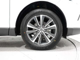 タイヤサイズは(225/60R18)で純正アルミホイールです。