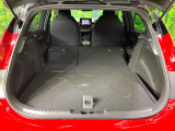 普段のお買い物や通勤、送迎等に十分な荷室スペースを確保しております。セカンドシートを倒すと、大きな荷物の積載も可能です♪